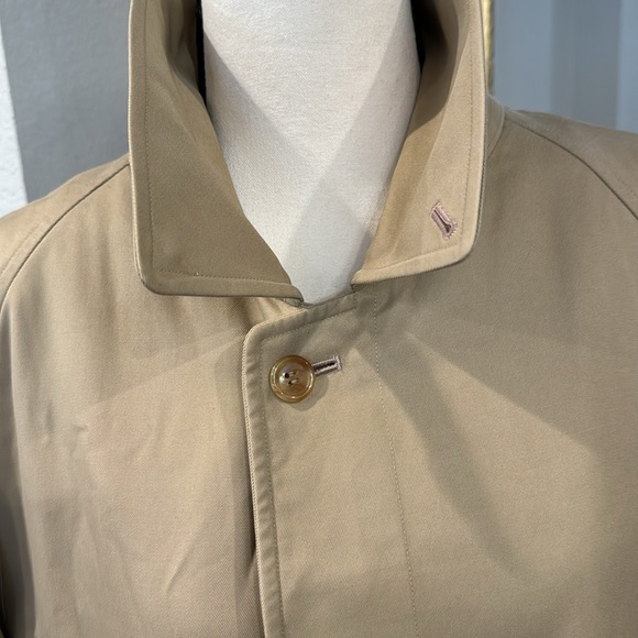 Authentic Burberry trench coat with removable inside liner - Picture 7 of 16